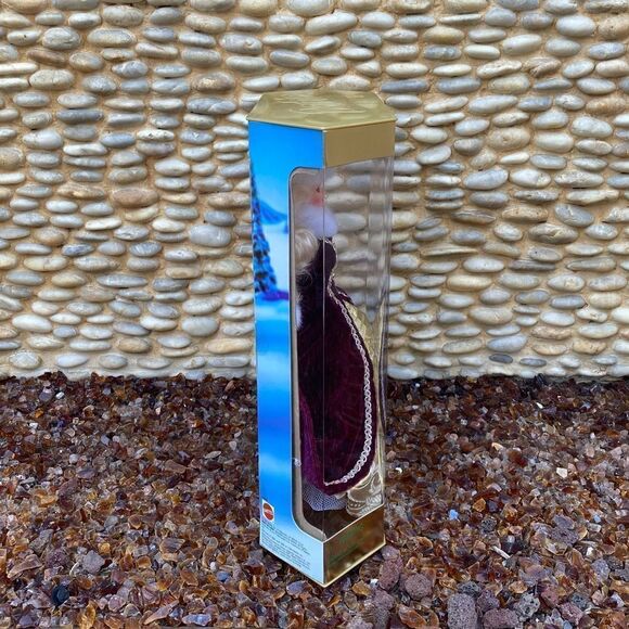 Happy Holidays 1996 Barbie Doll Special Edition 15646 Mattel BOX NEVER OPENED! - Picture 4 of 10